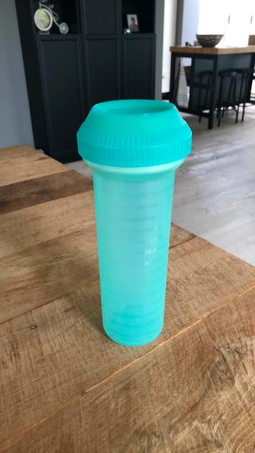 Tupperware shaker beschikbaar voor biedingen