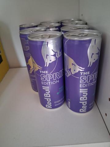 Red bull blikjes en snoep beschikbaar voor biedingen