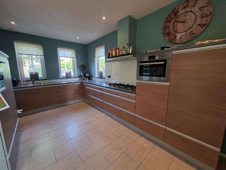 Complete hoekkeuken (zelf demonteren), Huis en Inrichting, Keuken | Complete keukens, Gebruikt, Hoekkeuken, Bruin, Kunststof, Greeploos