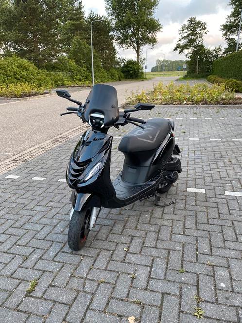 zip 4 takt 2V 80 cc (alles malossi), Fietsen en Brommers, Scooters | Piaggio, Gebruikt, Zip, Maximaal 45 km/u, Benzine, Ophalen
