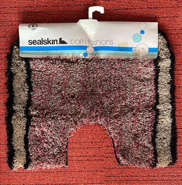 Mat voor toilet beschikbaar voor biedingen