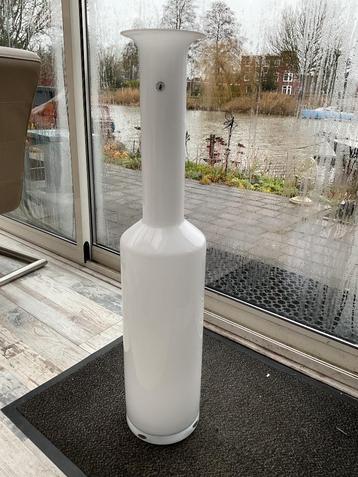 Witte hoge vaas, dik glas, handgemaakt, zgan  beschikbaar voor biedingen