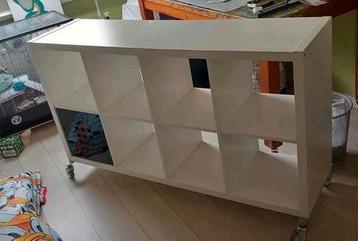 IKEA Kallax, wit met wielen en bakje beschikbaar voor biedingen