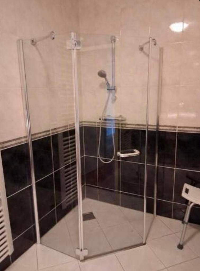 Douchewand met douchekop houder, Ophalen, Gebruikt, Met douche