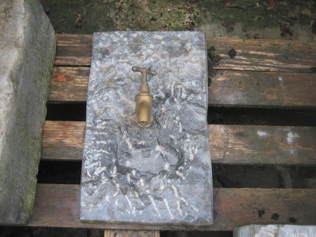 oud arduinen rugstukje met koperen kraan, Tuin en Terras, Ophalen, Gebruikt