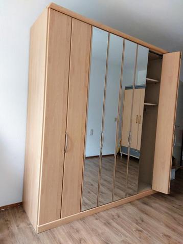 Kledingkast met spiegel – 200x62x220 cm beschikbaar voor biedingen