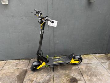 Nieuwe elektrische step 55 km/ u 1400 Watt dubbele vering beschikbaar voor biedingen