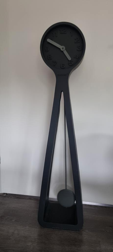Zuiver Clock Giant Pendulum Black, Huis en Inrichting, Woonaccessoires | Klokken, Wandklok, Ophalen