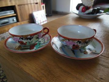 2 antieke kop en schotels beschikbaar voor biedingen