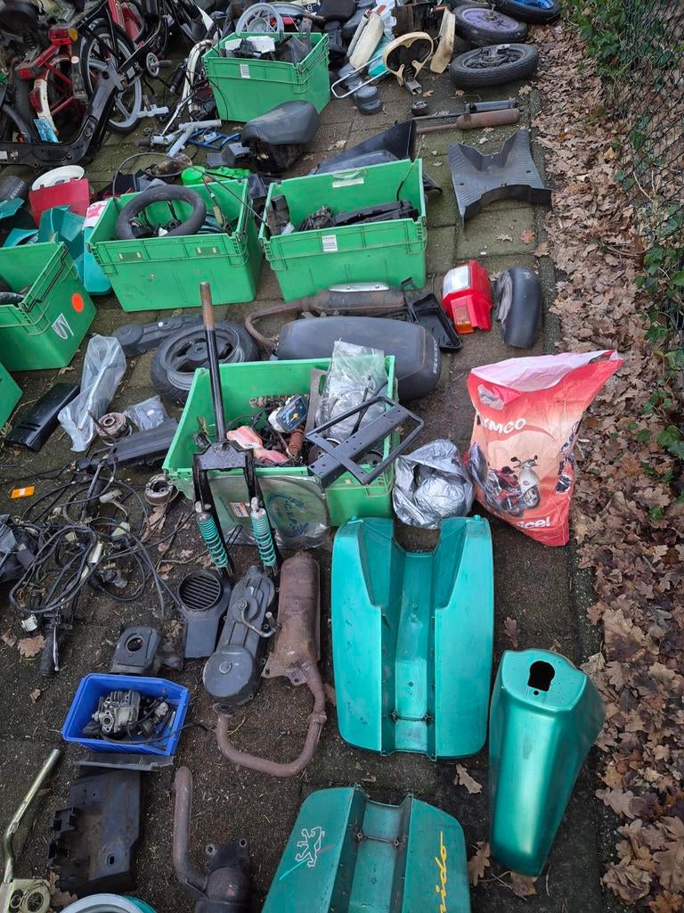 Peugeot Rapido Onderdelen - Frame met Kenteken, Fietsen en Brommers, Brommeronderdelen | Scooters, Gebruikt, Peugeot, Frame, Ophalen of Verzenden