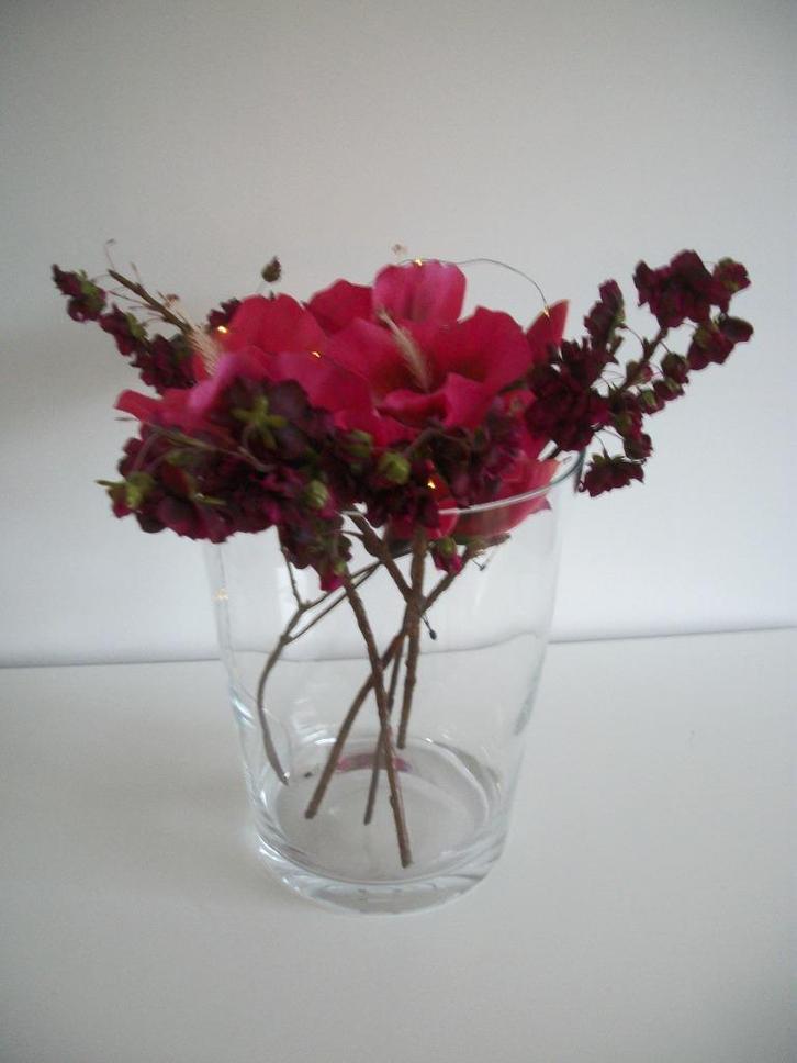 Grote Glazen Vaas met Kunstbloemen Rood - 59 cm hoog - zgan, Huis en Inrichting, Woonaccessoires | Kunstplanten en Kunstbloemen