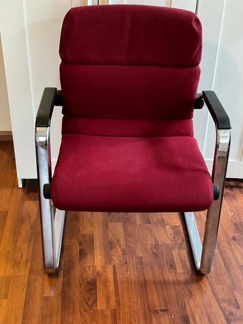 Eetkamer stoelen vergader stoelen Ahrend, Huis en Inrichting, Stoelen, Zo goed als nieuw, Vier, Stof, Rood, Ophalen