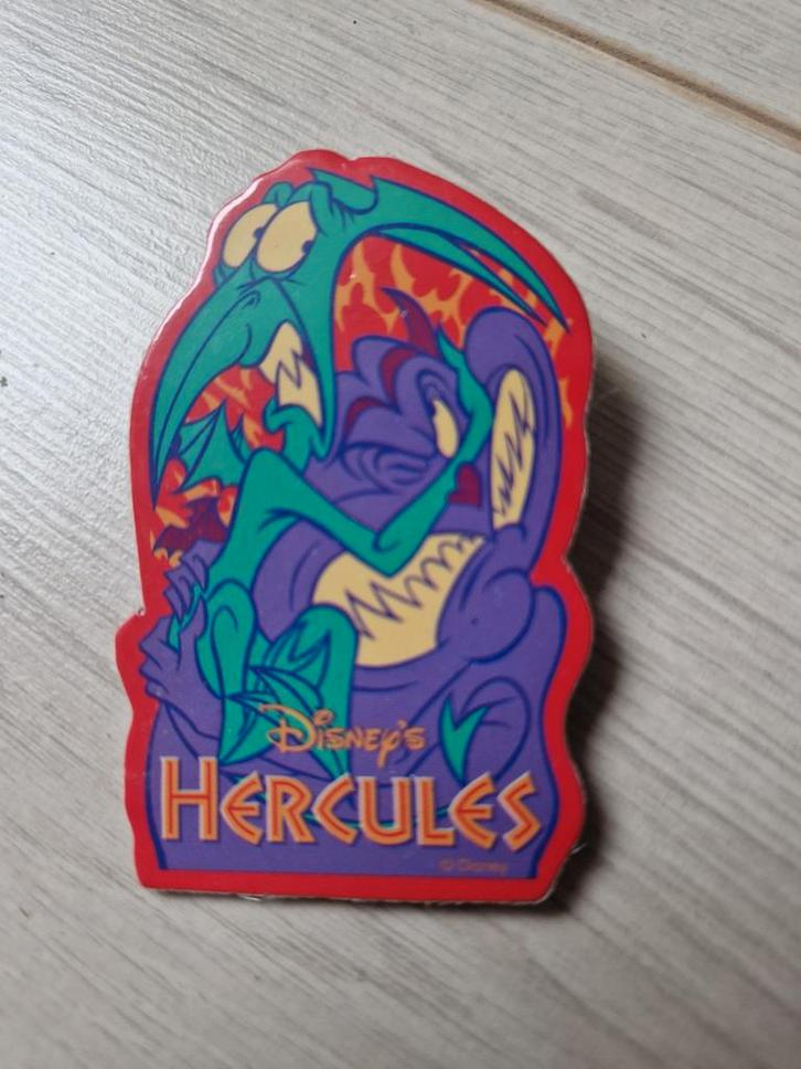 1997 hercules pin button speld speldje pijn en paniek disney, Verzamelen, Disney, Beeldje of Figuurtje, Overige figuren, Ophalen of Verzenden