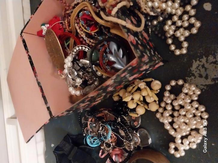 Vintage  sieraden  sieraden  opbergdoos vol, Sieraden, Tassen en Uiterlijk, Antieke sieraden, Overige typen, Overige materialen