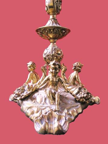 Koperen staande lamp met puti op voet.       beschikbaar voor biedingen
