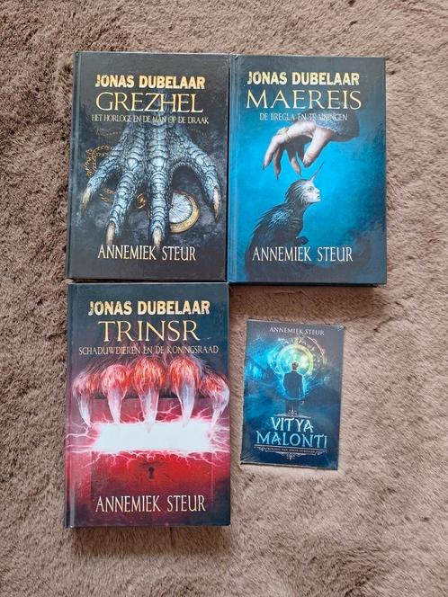 Annemiek Steur - Grezhel, het horloge en de man op de draak, Boeken, Kinderboeken | Jeugd | 13 jaar en ouder, Zo goed als nieuw