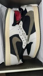 NIKE AIR JORDAN 1 LOW TRAVIS SCOTT OLIVE, Ophalen of Verzenden, Nieuw, Overige kleuren, Sneakers of Gympen