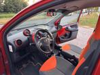 Toyota Aygo 1.0 VVT-i Dynamic Orange/nw ketting incl waterpo, Auto's, Toyota, Voorwielaandrijving, Euro 5, Gebruikt, Overige kleuren