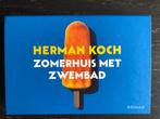 Zomerhuis met Zwembad van Herman Koch, dwarsligger, zgan, Herman Koch, Ophalen of Verzenden, Zo goed als nieuw, Nederland