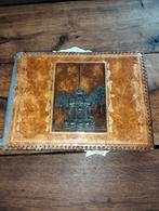 Oud antiek brocante fotoalbum met fotos