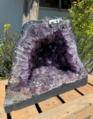 Amethist Geode prachtig exemplaar  beschikbaar voor biedingen