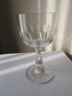 Een antiek rode wijnglas - model Derby - handgeslepen fries, Verzenden