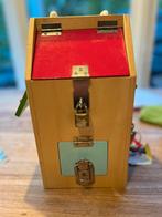 Small foot. Houten sloten huisje, motoriek huisje, Ophalen of Verzenden, Zo goed als nieuw, Jongen of Meisje