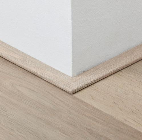 Plakplinten licht eiken NIEUW 40stuks, Doe-het-zelf en Verbouw, Plinten en Afwerking, Nieuw, Plinten, Mdf, 200 tot 250 cm, Ophalen
