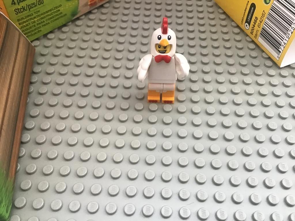 Lego 5004468 Minifiguur man in kippen-pak met hok, NIEUW., Ophalen of Verzenden, Nieuw, Complete set, Lego