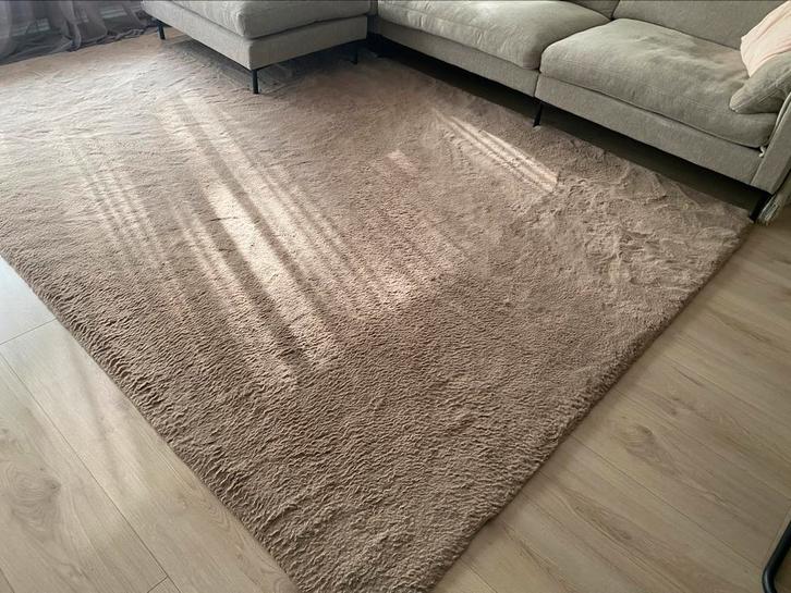 Vloerkleed hoogpolig taupe 230x330 cm - Merk Fraai, Huis en Inrichting, Stoffering | Tapijten en Kleden, Zo goed als nieuw, 200 cm of meer