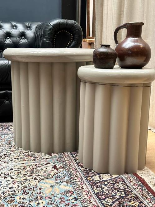 Set bijzettafels beige van staal, Huis en Inrichting, Tafels | Bijzettafels, Zo goed als nieuw, Rond, 45 tot 60 cm, Minder dan 55 cm