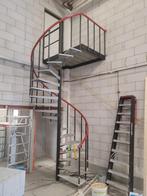 Stalen wenteltrap met bordes – 3,90m hoog – 18 treden, Doe-het-zelf en Verbouw, Ladders en Trappen, Ophalen of Verzenden, Zo goed als nieuw