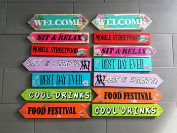 TRENDY  aanwijsborden events b&b festival bedrijf winkel etc beschikbaar voor biedingen