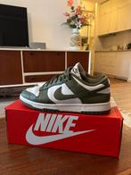 Nike dunk low olive groen wit 40,5 sneakers, Ophalen of Verzenden, Zo goed als nieuw, Overige kleuren