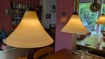 Twee vintage melkglazen hanglampen in landelijk design, Huis en Inrichting, Lampen | Hanglampen, Ophalen, Landelijk, klassiek, retro, vintage