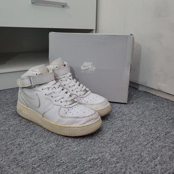 Nike Air Force 1 Mid beschikbaar voor biedingen