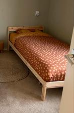 2x NEIDEN Bedframe 90x200 cm - Grenen/Luröy, Ophalen, 85 tot 100 cm, Zo goed als nieuw, Lattenbodem