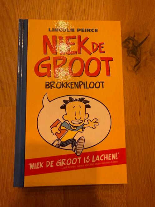 Niek de Groot: Brokkenpiloot – Lincoln Peirce, Boeken, Humor, Zo goed als nieuw, Verhalen, Ophalen of Verzenden