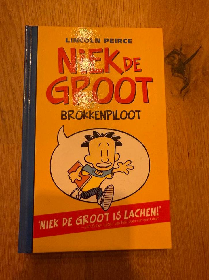 Niek de Groot: Brokkenpiloot – Lincoln Peirce, Boeken, Humor, Zo goed als nieuw, Verhalen, Ophalen of Verzenden