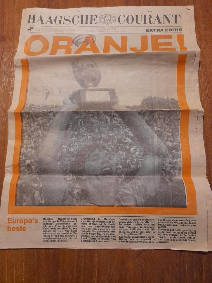Haagsche Courant 1988 - EK Winst Nederland, Verzamelen, Tijdschriften, Kranten en Knipsels, Krant, Nederland, 1980 tot heden, Ophalen of Verzenden