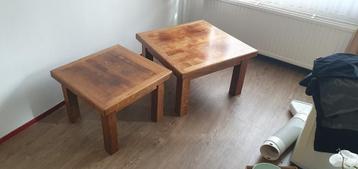2 houten bijzettafeltjes beschikbaar voor biedingen