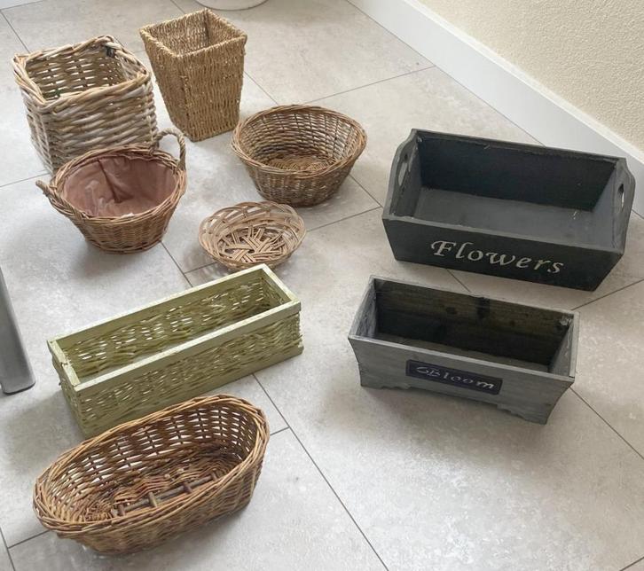 houten en rieten bloembakjes / rieten mandje binnen / balkon, Tuin en Terras, Bloempotten, Zo goed als nieuw, Overige materialen