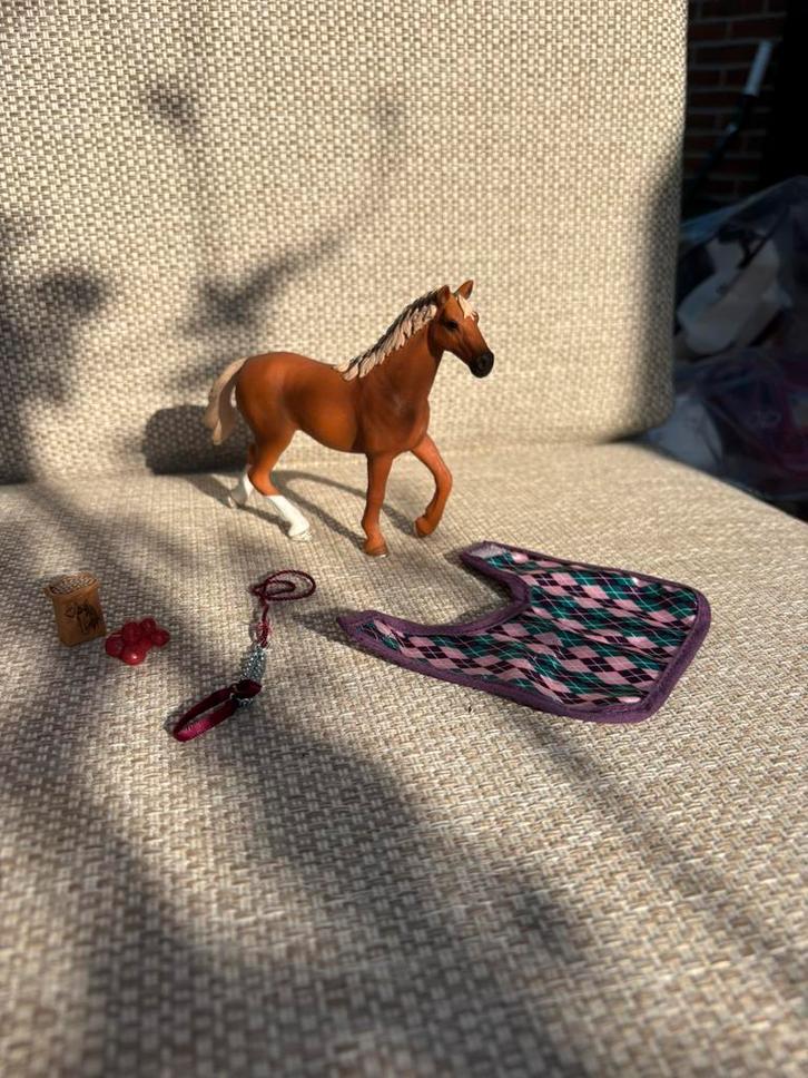 Schleich Engelse volbloed met deken, Verzamelen, Speelgoed, Gebruikt, Ophalen of Verzenden