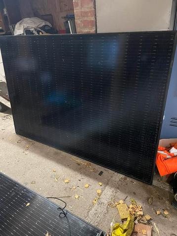 Zonnepanelen met micro omvormers beschikbaar voor biedingen