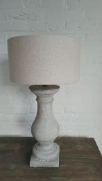 Balusterlamp grijs beton met taupe/beige kap, Huis en Inrichting, Lampen | Tafellampen, Ophalen, Overige materialen, Gebruikt