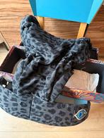 Artipoppe Zeitgeist Leopard Grey Katoen - ZGAN!, Kinderen en Baby's, Babydragers en Draagdoeken, Overige merken, Buik of Rug, Ophalen of Verzenden