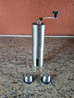 Handmatige aluminium koffieboonmaler met twee aluminium cups, Ophalen of Verzenden, Gebruikt