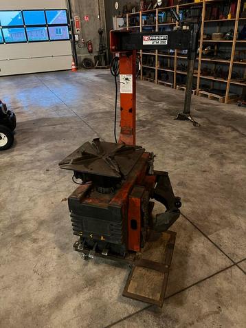 Facom UTM 250 Bandenmachine - Gebruikt beschikbaar voor biedingen