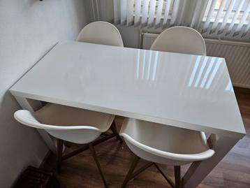 Bartafel met 4 barkrukken zgan 140x70x91 beschikbaar voor biedingen