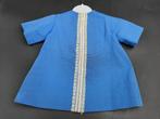 oud blauw poppenjurkje, jaren 60, Verzamelen, Poppen, Ophalen of Verzenden, Zo goed als nieuw, Kleertjes